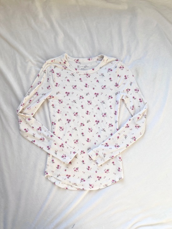 white and pink floral roses ribbed long sleeve top - Picture 1 of 9
